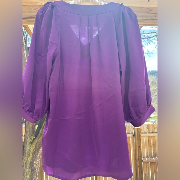 Banana Republic NWOT Flowy Pleated Purple V Neck Silky Satiny Top Blouse Medium - Picture 8 of 16
